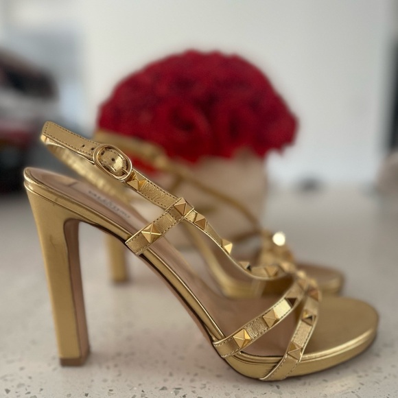 Valentino Garavani Shoes - Valentino Garavani Womens Gold Rockstud Sandals Size 40